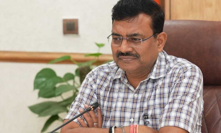 मुख्य सचिव ने राजस्व अभिवृद्धि के सम्बन्ध में महत्त्वपूर्ण विभागों