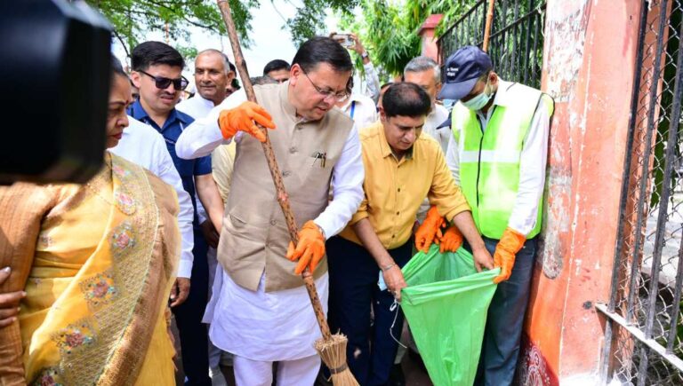 मुख्यमंत्री ने एक पेड़ मॉं के नाम अभियान के तहत