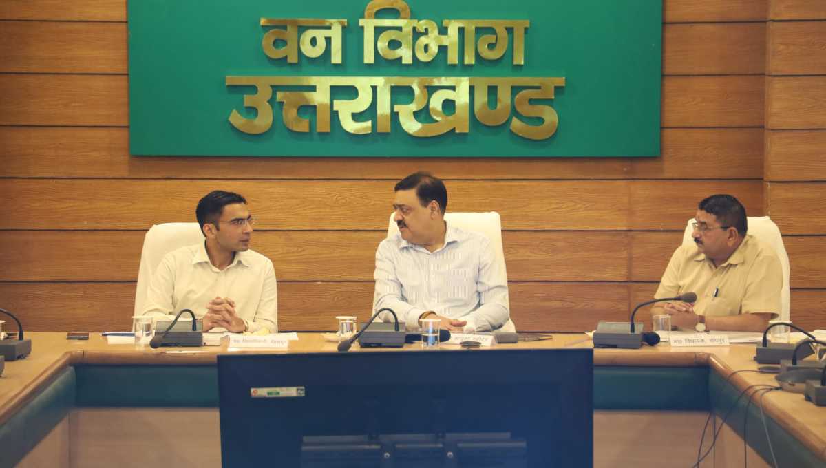 देहरादून शहर के मार्गों पर रोड़ कटिंग कार्यों की समीक्षा