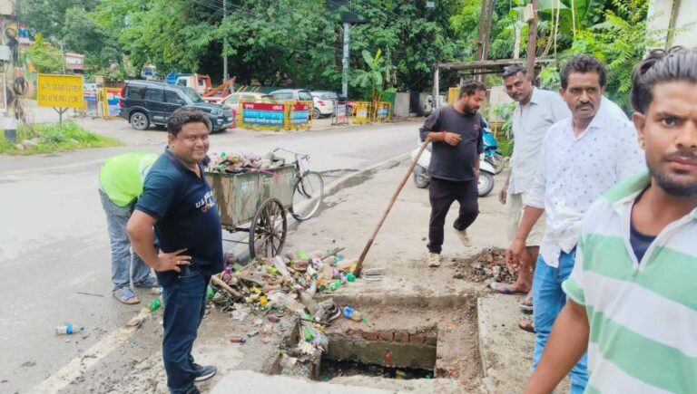 दून अस्पताल, बंजारावाला, व प्रिंस चौक पर जलभराव, सीवर लाईन