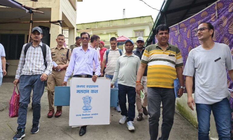 उत्तराखंड पंचायत चुनाव: मतदान केंद्रों के लिए रवाना हुई पोलिंग