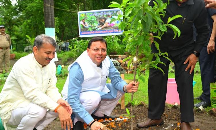 एक पेड़ माँ के नाम’ अभियान के अंतर्गत मुख्यमंत्री ने