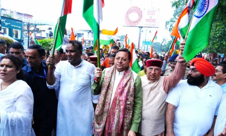 सीएम धामी ने देहरादून में जनप्रतिनिधियों, हजारों की संख्या में
