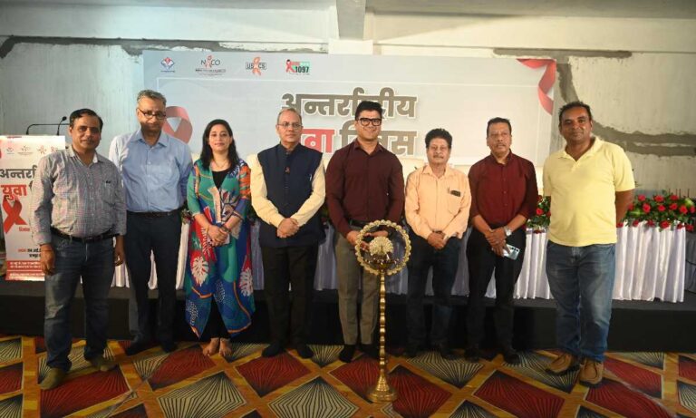 एचआईवी/एड्स जागरूकता में उत्कृष्ट योगदान देने वालों को किया गया