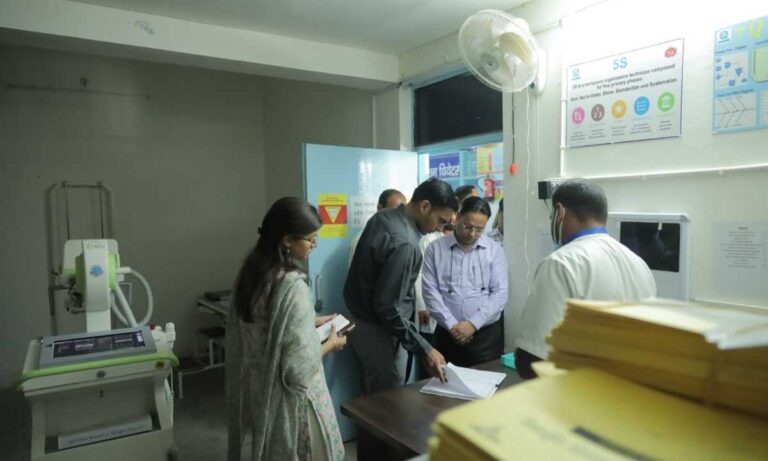 डीएम ने जिला चिकित्सालय के सभी प्रस्तावों को मौके पर