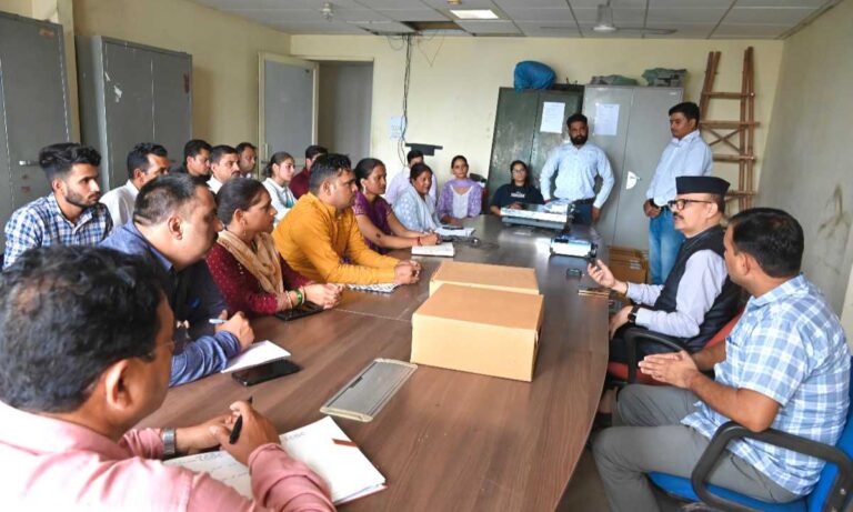 डीएम के निर्देश पर नई सस्ता राशन की दुकानों के