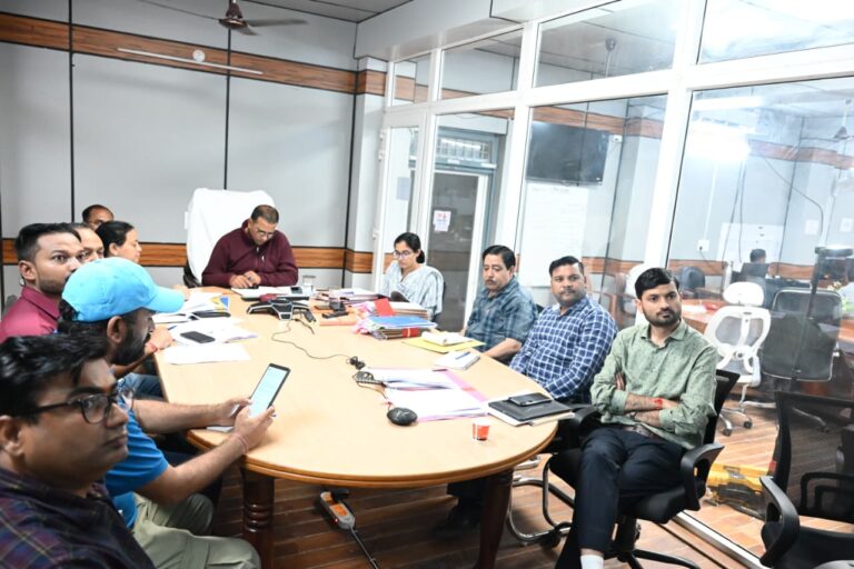 डीएम प्रशांत आर्य ने धराली, हर्षिल स्यानाचट्टी प्रभावित क्षेत्रों में
