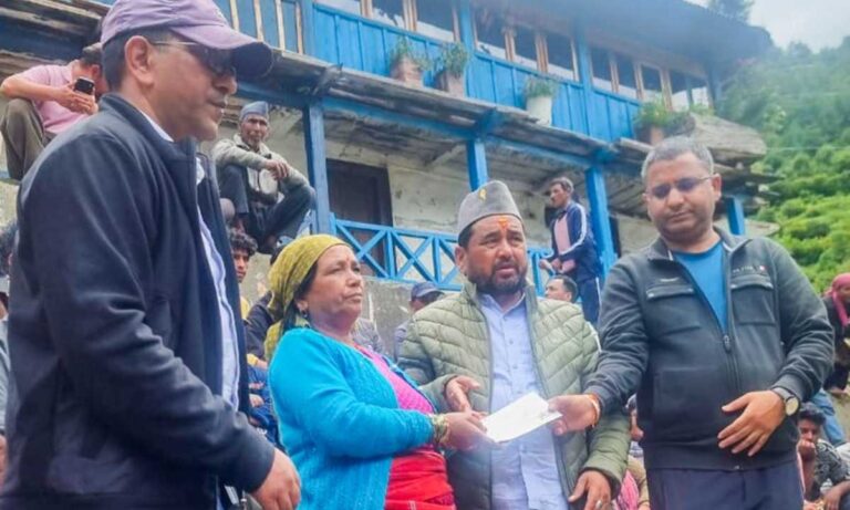 धराली में 98 आपदा प्रभावित परिवारों को मिली पाँच-पाँच लाख