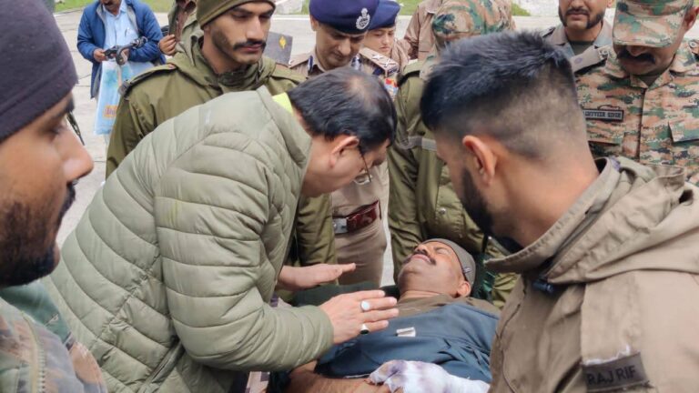 केंद्र और राज्य सरकार ने राहत- बचाव अभियान में झौंकी