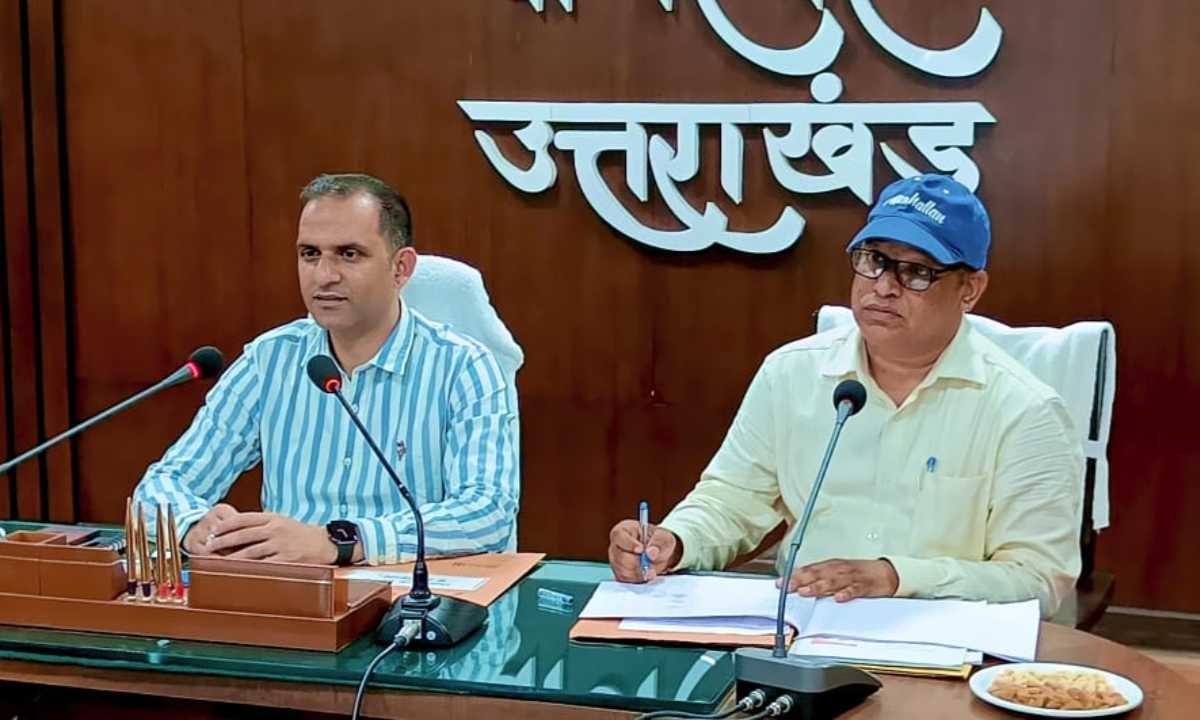 जिलाधिकारी आशीष भटगांई ने कलेक्ट्रेट सभागार में जिला योजना की