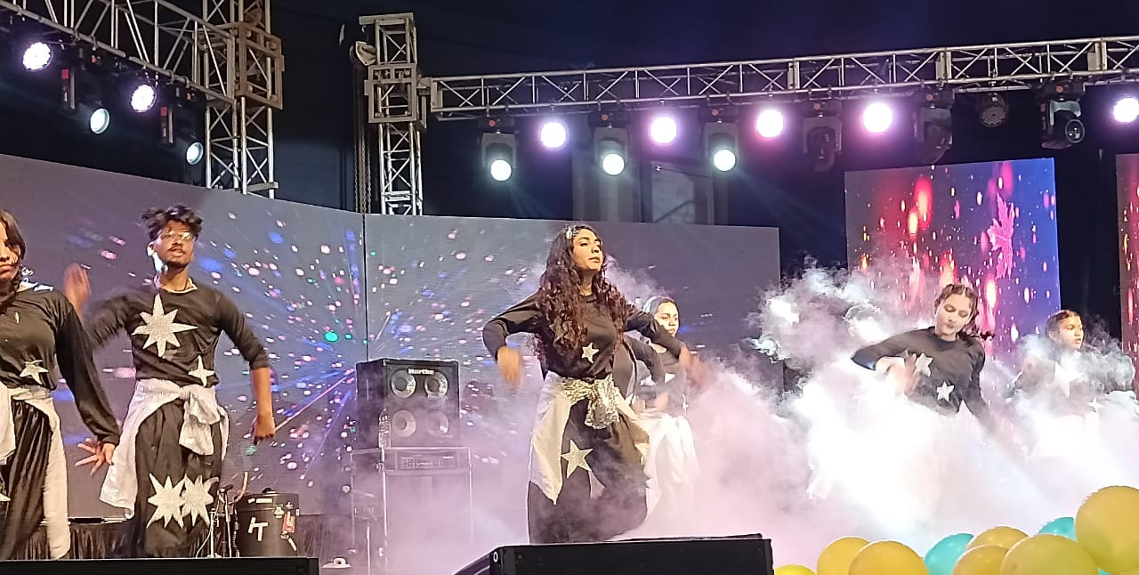 बॉलीवुड सिंगर इशिका सहगल के मधुर गानो से सराबोर हुआ