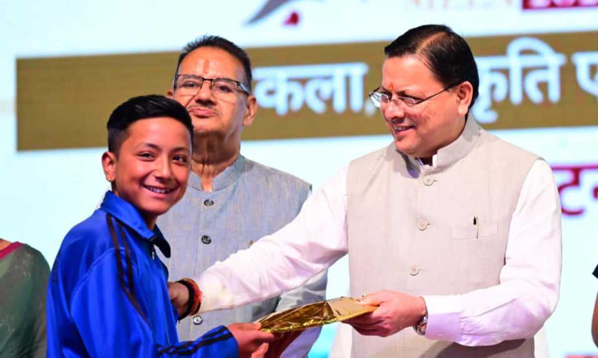 मुख्यमंत्री ने किया सरस आजीविका मेले में 12 आर्थिक गतिविधियों