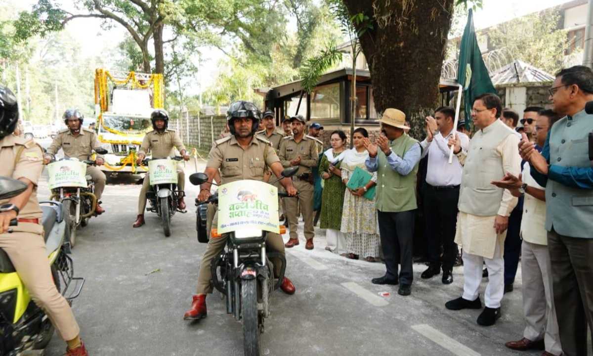 वन्यजीव सप्ताह के शुभारंभ अवसर पर मुख्यमंत्री धामी ने बाइक