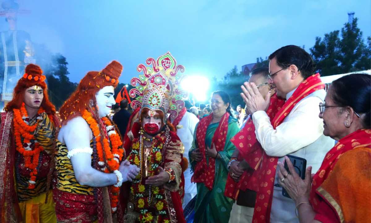 मुख्यमंत्री ने परेड ग्राउंड में रावण दहन कार्यक्रम में किया