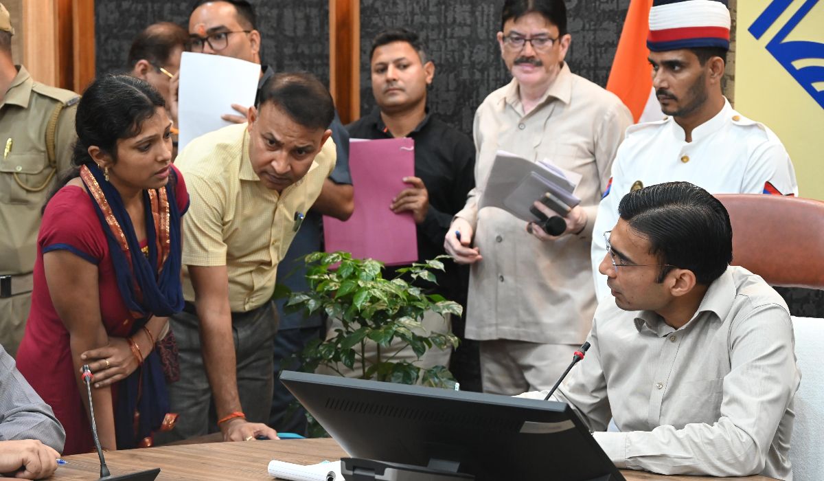 मुख्यमंत्री के जन सेवा संकल्प को देहरादून प्रशासन दे रहा