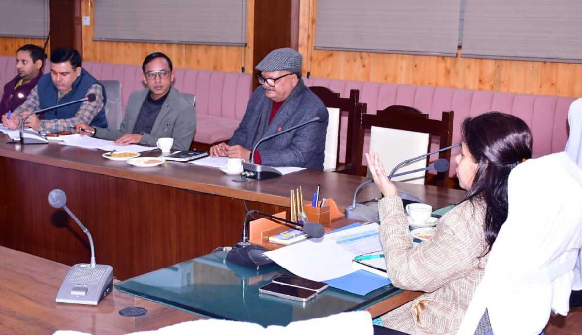 जिलाधिकारी ने चिकित्सा, स्वास्थ्य एवं परिवार कल्याण विभाग की समीक्षा