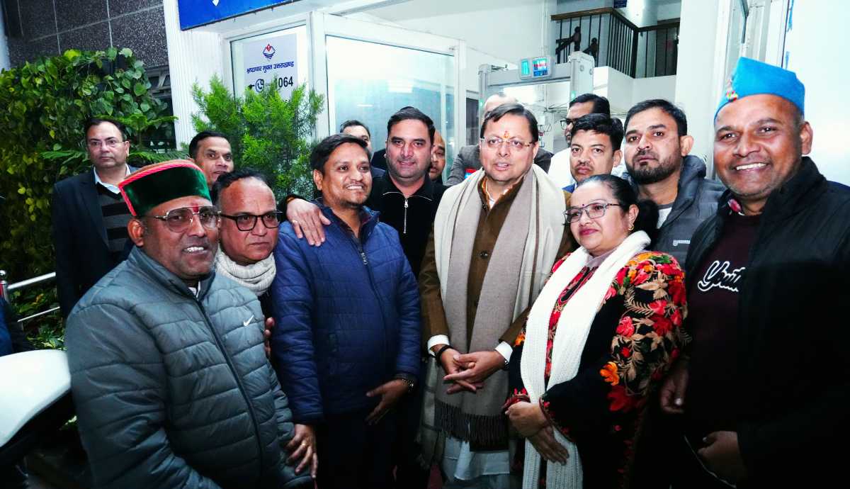 उपनल कर्मचारियों ने मुख्यमंत्री से भेंट कर ‘समान कार्य–समान वेतन’