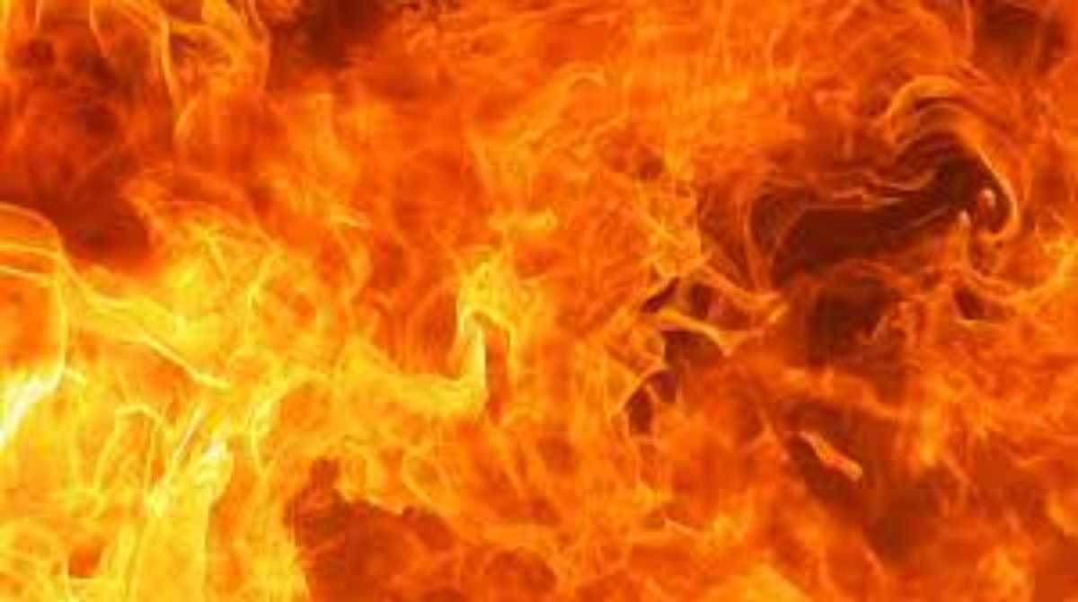 उत्तराखंड से भीषण अग्निकांड में लाखों का नुकसान, करीब 8 दुकानें जली…