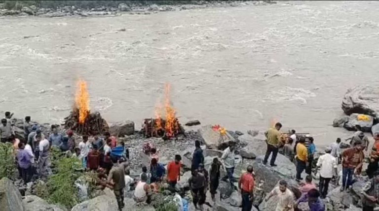 चमोली हादसे में एक ही गांव के नौ लोगों की