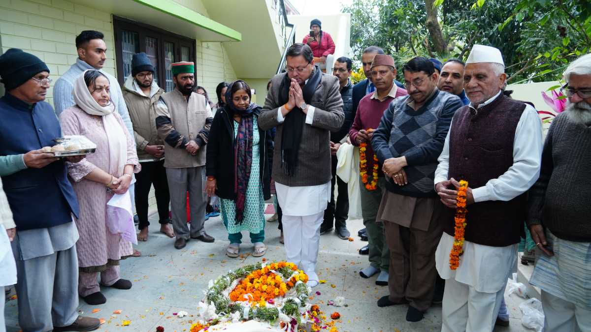 मुख्यमंत्री धामी ने स्व. सुंदर लाल बहुगुणा की पत्नी श्रीमती