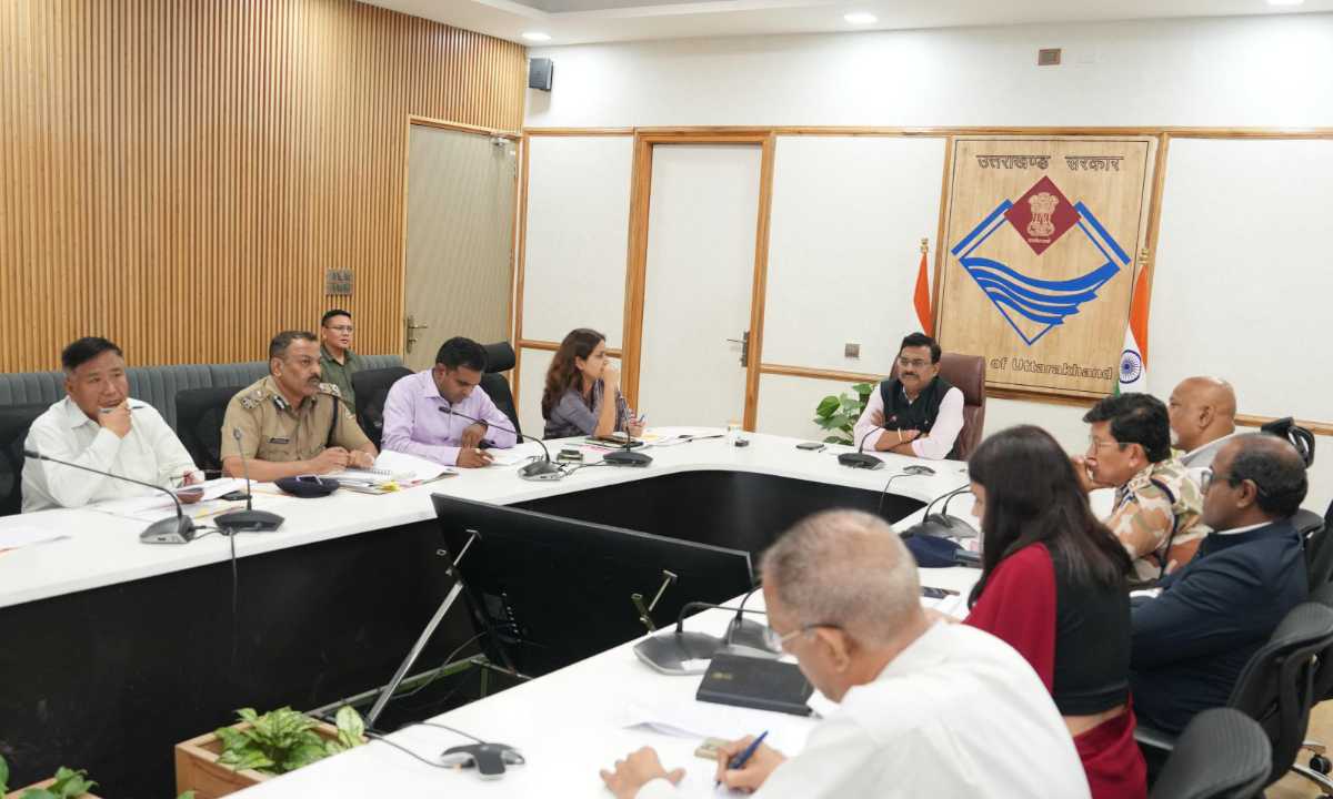 मुख्य सचिव आनन्द बर्द्धन की अध्यक्षता में वाइब्रेंट विलेज योजना