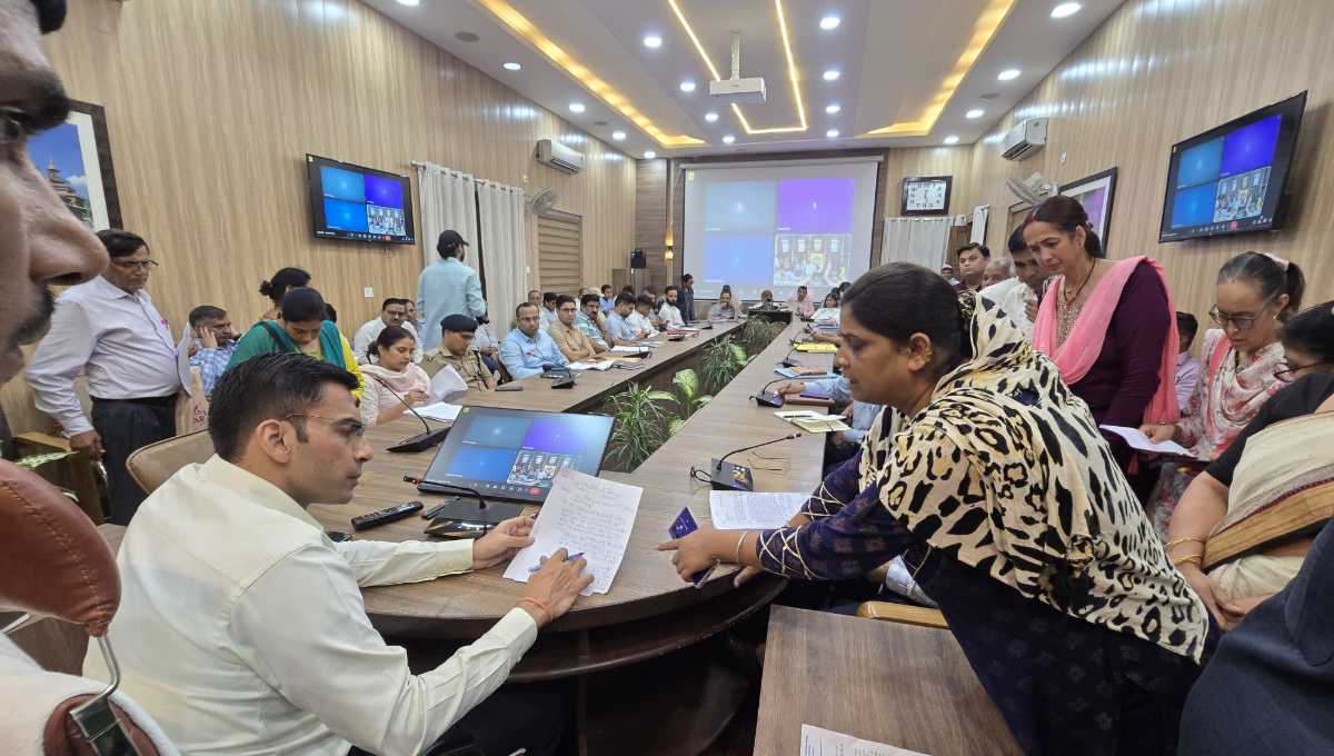 पति की मृत्यु उपरान्त मृतक आश्रित कोटे से नौकरी को