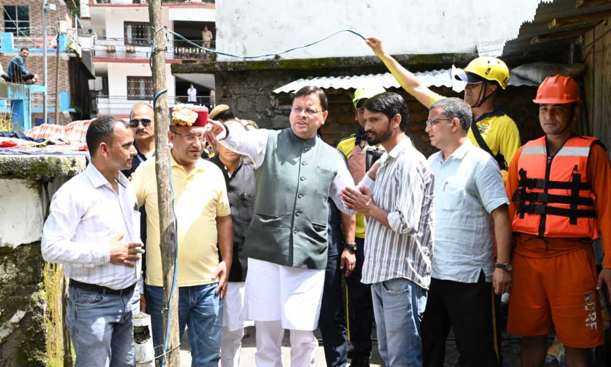 स्यानाचट्टी आपदा: सीएम ने प्रभावितों से मिल कर सुनी समस्याएं,