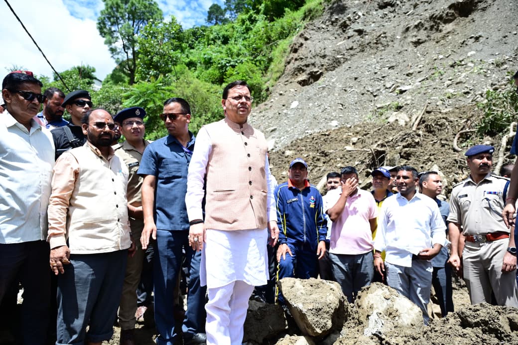 आपदा प्रभावित लोगों को देख सीएम धामी ने रुकवाया काफिला