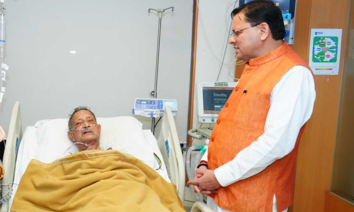 मुख्यमंत्री पुष्कर सिंह धामी ने मैक्स हॉस्पिटल में जाकर पूर्व