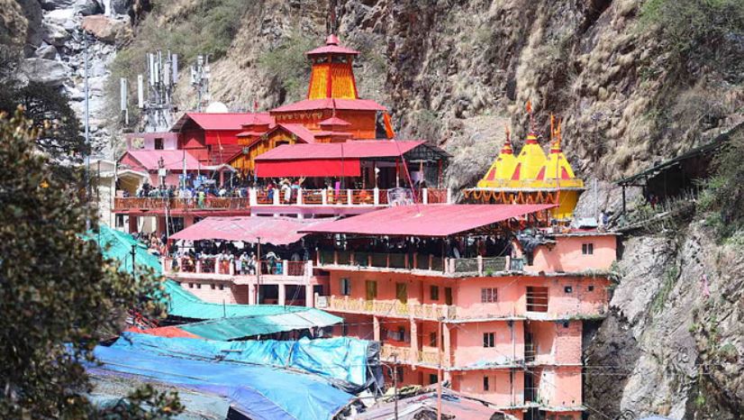 जयकारों के साथ शीतकाल के लिए बंद हुए मां यमुना