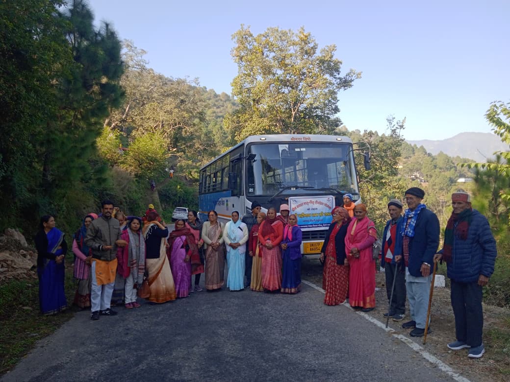 मातृ पितृ तीर्थाटन योजना के अंतर्गत 31 वरिष्ठ नागरिकों को