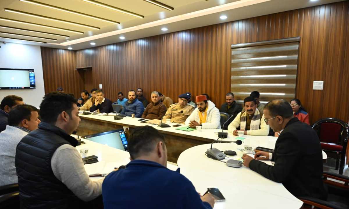 शीतकालीन चारधाम यात्रा तैयारियों की समीक्षा,मूलभूत सुविधाओं को सुदृढ़ करने