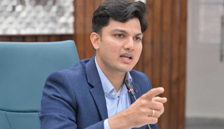 जिलाधिकारी ने गणतंत्र दिवस मनाए जाने को लेकर अधिकारियों को