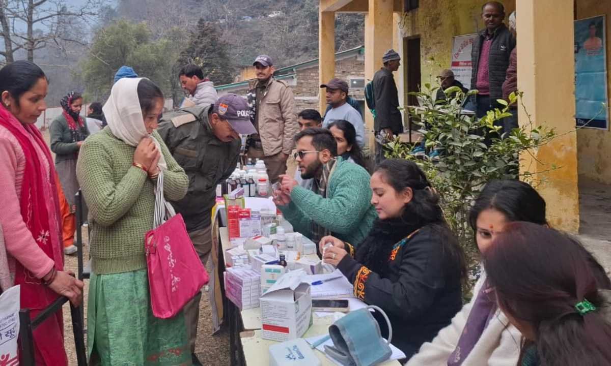 धामी सरकार जनता के द्वार पर, 452 कैम्पों में 3,56,992