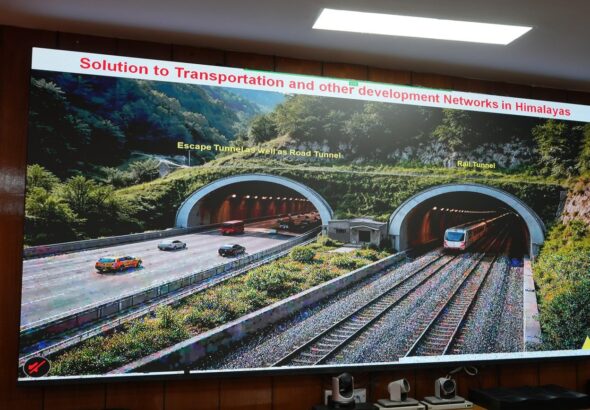 रेल परियोजनाओं में तेजी, एस्केप टनल को पैरेलल रोड बनाने