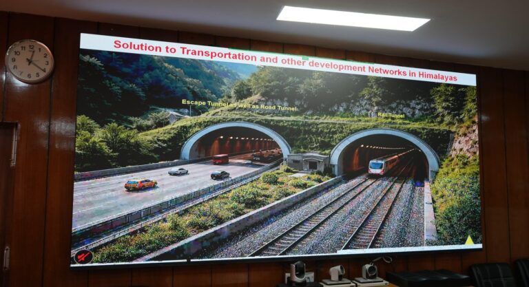 रेल परियोजनाओं में तेजी, एस्केप टनल को पैरेलल रोड बनाने