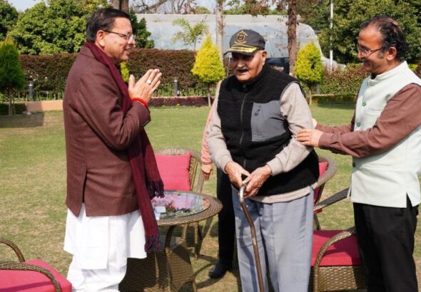 मानवता और संवेदना की मिसाल: सेवानिवृत्त ब्रिगेडियर ने मुख्यमंत्री राहत