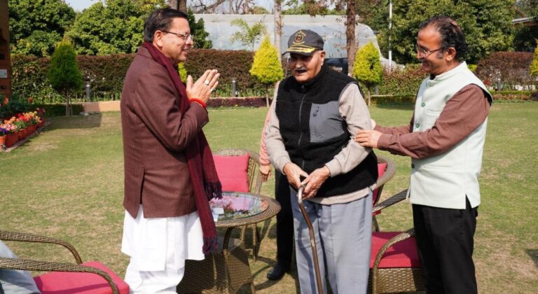 मानवता और संवेदना की मिसाल: सेवानिवृत्त ब्रिगेडियर ने मुख्यमंत्री राहत