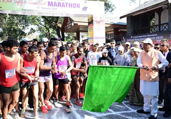 देहरादून में 5 किमी दौड़ को मुख्यमंत्री ने दिखाई हरी