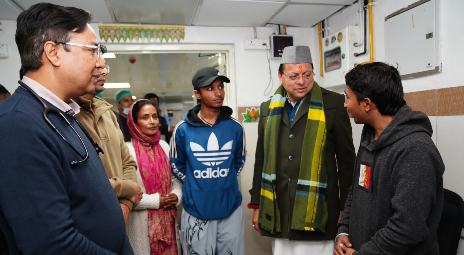देर सांय दून मेडिकल कॉलेज पहुंचे मुख्यमंत्री, व्यवस्थाओं का लिया