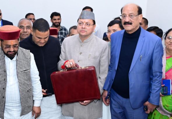 वित्तीय वर्ष 2026–27 का बजट पेश करने विधानसभा पहुंचे मुख्यमंत्री