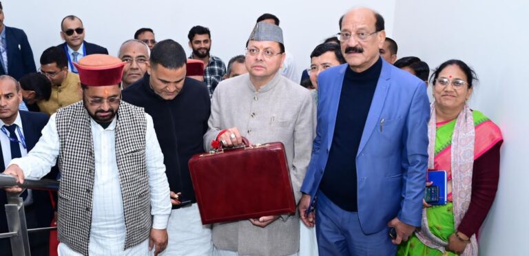 वित्तीय वर्ष 2026–27 का बजट पेश करने विधानसभा पहुंचे मुख्यमंत्री