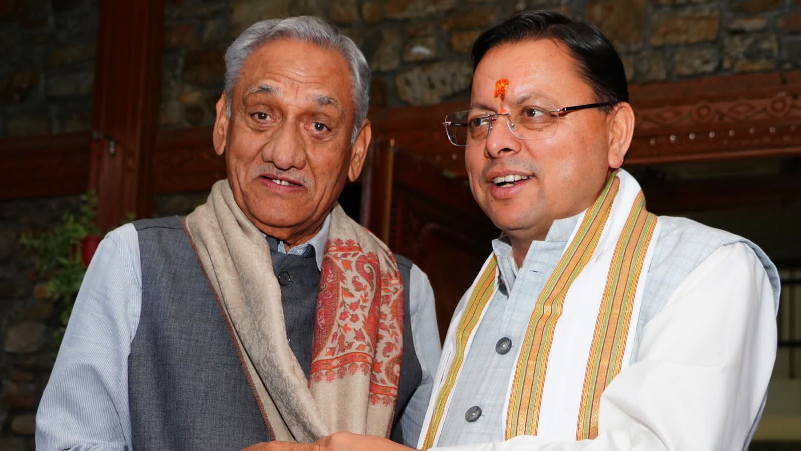 पूर्व मुख्यमंत्री विजय बहुगुणा ने मुख्यमंत्री धामी से की शिष्टाचार