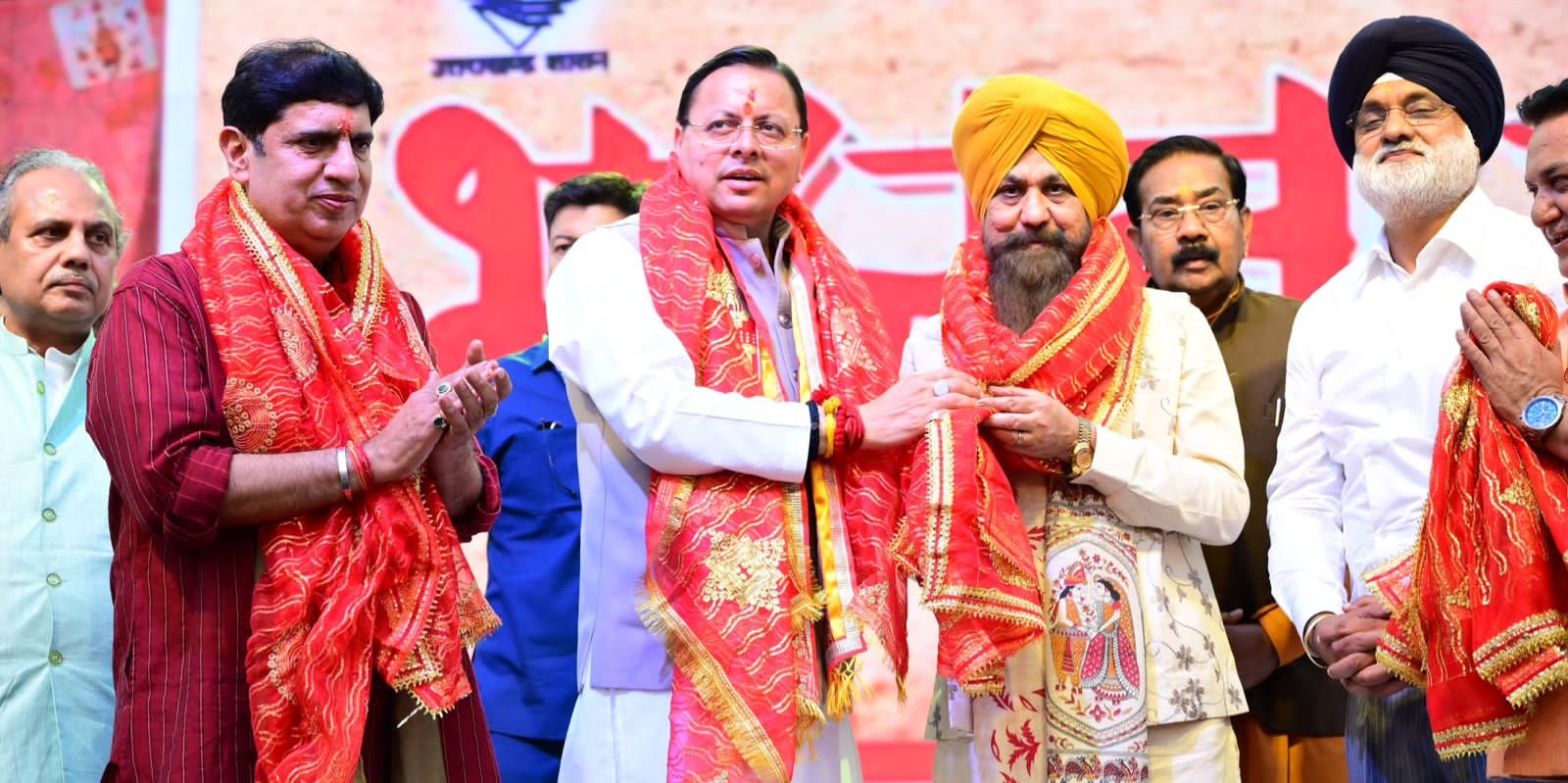 मुख्यमंत्री धामी ने काशीपुर के मां बाल सुंदरी मंदिर में