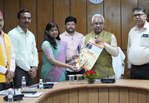 आयुष सेवाओं के विस्तार और आयुर्वेद विश्वविद्यालय की समस्याओं के