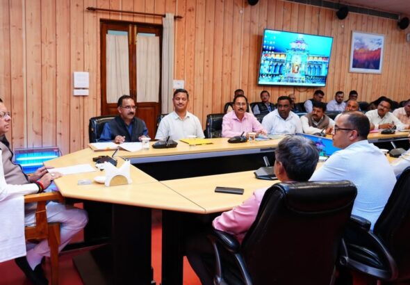 डिप्लोमा इंजीनियर्स की हड़ताल के बीच सीएम धामी से वार्ता…