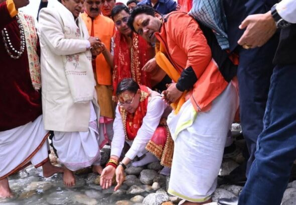 चारधाम यात्रा: गंगोत्री-यमुनोत्री धाम के कपाट श्रद्धालुओं के लिए खुले…