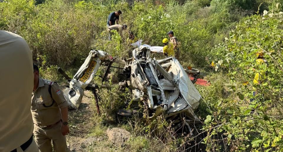 टिहरी सड़क हादसे पर मुख्यमंत्री धामी ने जताया शोक घायलों