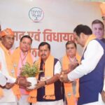 केंद्र और राज्य सरकार की उपलब्धियां जन-जन तक पहुंचाने पर