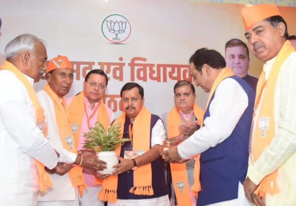 केंद्र और राज्य सरकार की उपलब्धियां जन-जन तक पहुंचाने पर